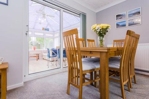 18 Badgers Way, Buckingham, MK18 7EQ