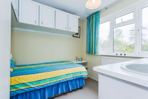 18 Badgers Way, Buckingham, MK18 7EQ