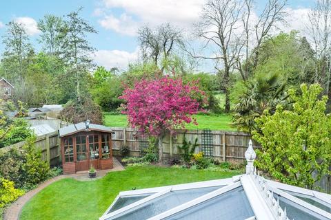 18 Badgers Way, Buckingham, MK18 7EQ