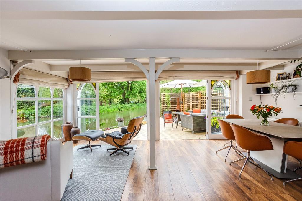 Sitting/Dining Room