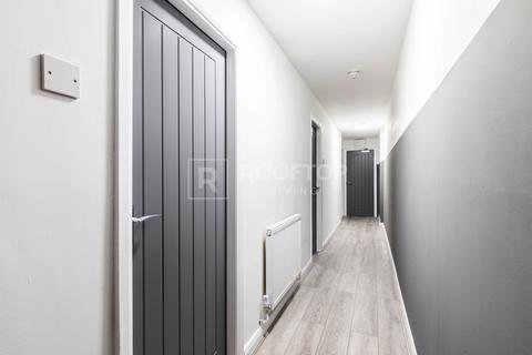 2 bedroom house to rent,  Queens Road, Leeds LS6