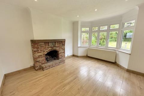 4 bedroom chalet to rent, Stonefield Road, Naphill, HP14