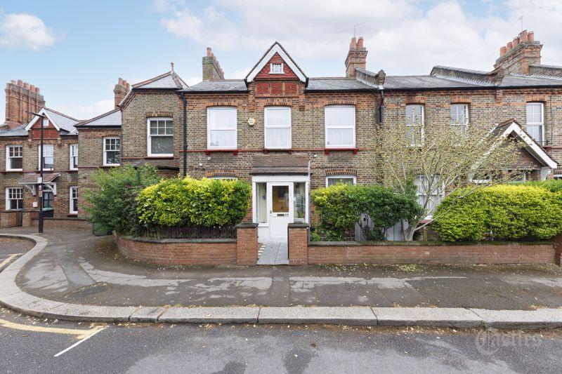 Morley Avenue, London, N22 3 bed terraced house £600,000