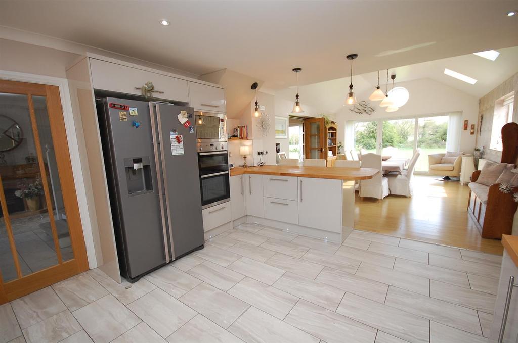 Dining kitchen