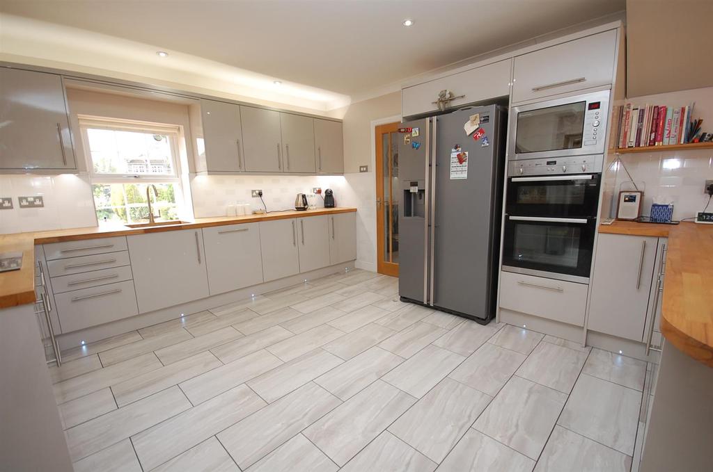 Kitchen continued...
