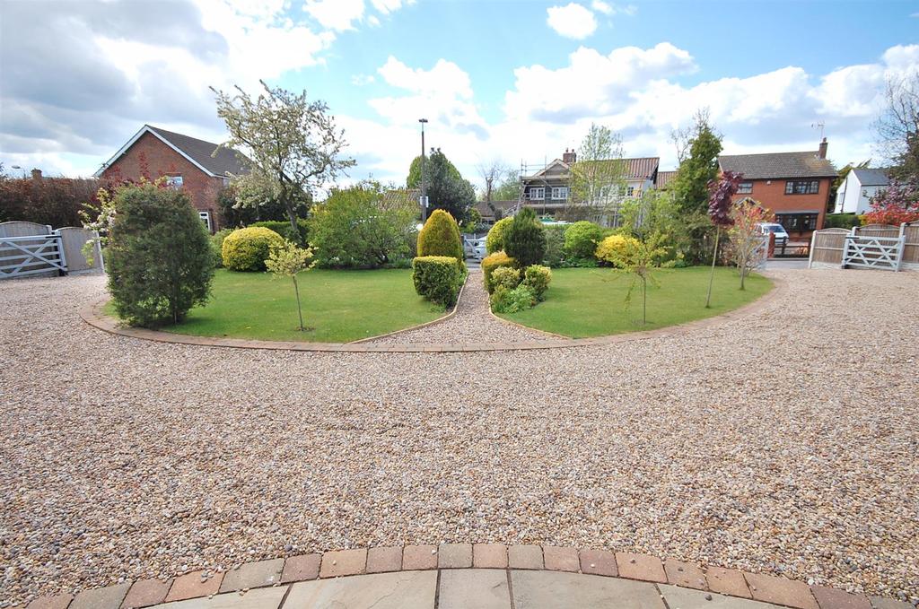 GATED IN &amp; OUT DRIVEWAY
