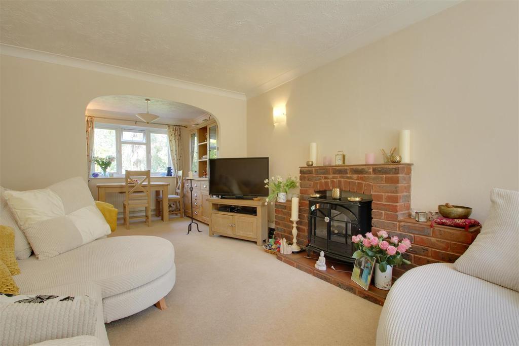 Kingfisher Close, Worthing 3 bed end of terrace house for sale £380,000