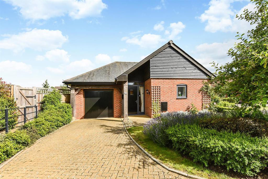 Barley Road, Andover 2 bed semidetached bungalow £375,000