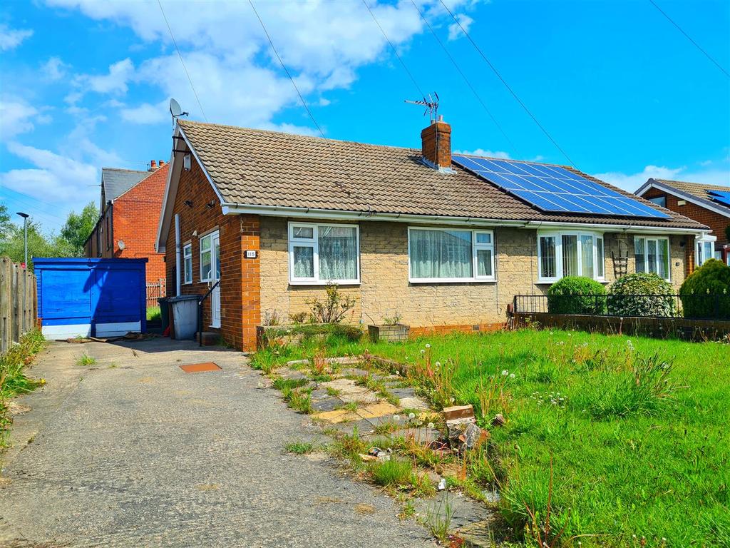Wombwell Lane, Wombwell, Barnsley 2 bed semidetached bungalow £140,000
