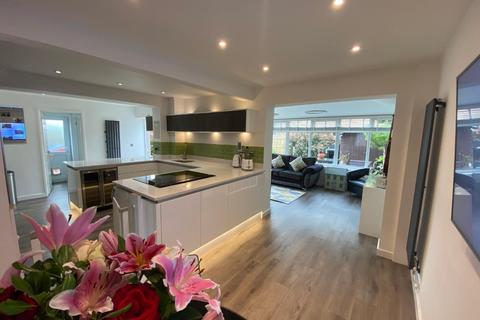 1 Almond Close, Bugbrooke, Northampton, NN7 3QX