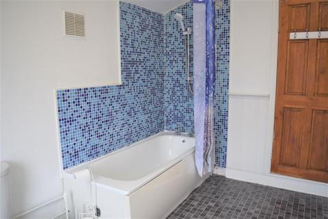 67 Abbey Road, Northampton, NN4 8EY