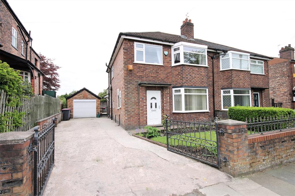 Monton Green, Monton, Manchester 3 bed semidetached house £345,000