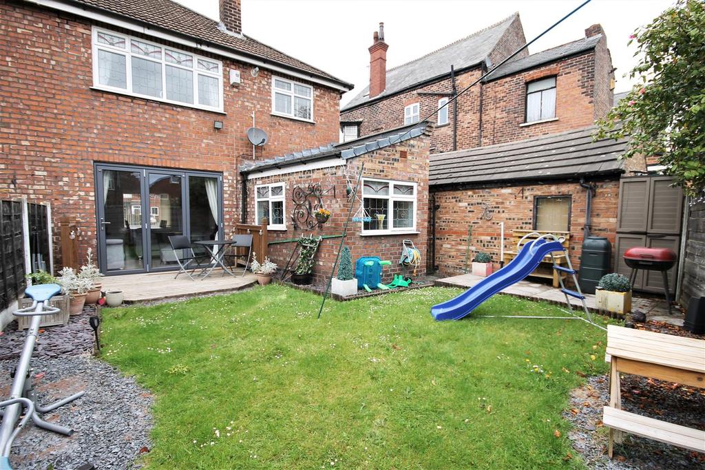 Monton Green, Monton, Manchester 3 bed semidetached house £345,000