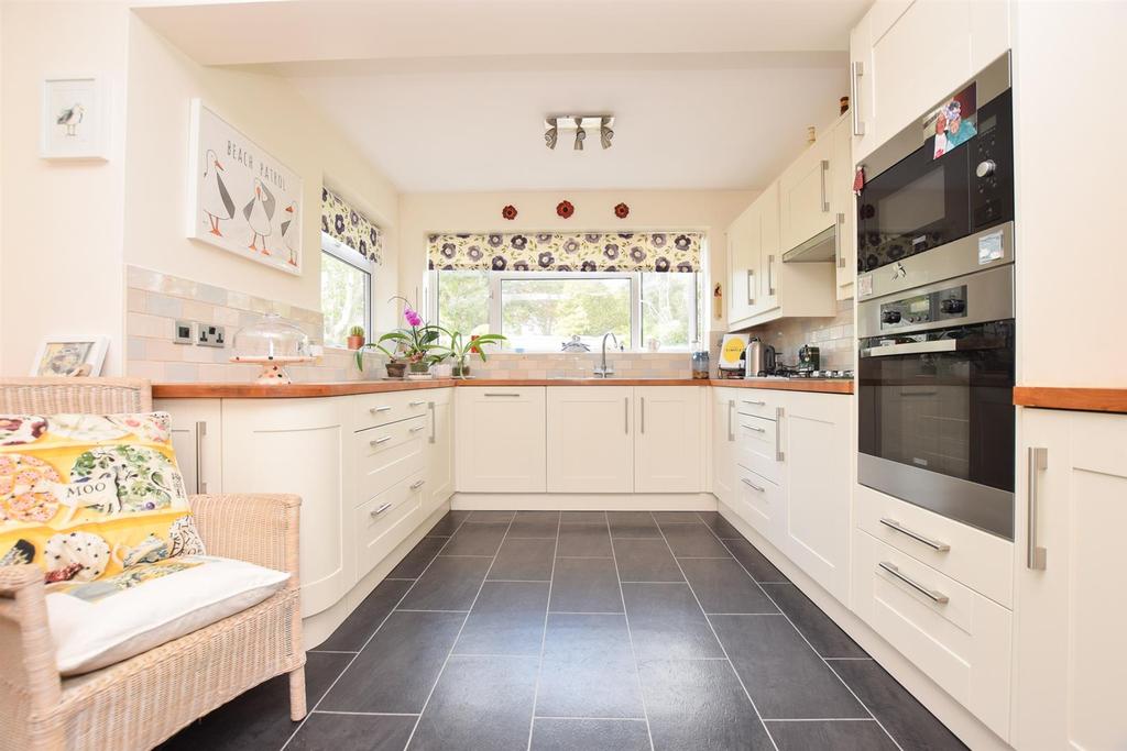 Gillsmans Park, St. LeonardsOnSea 5 bed detached house £600,000