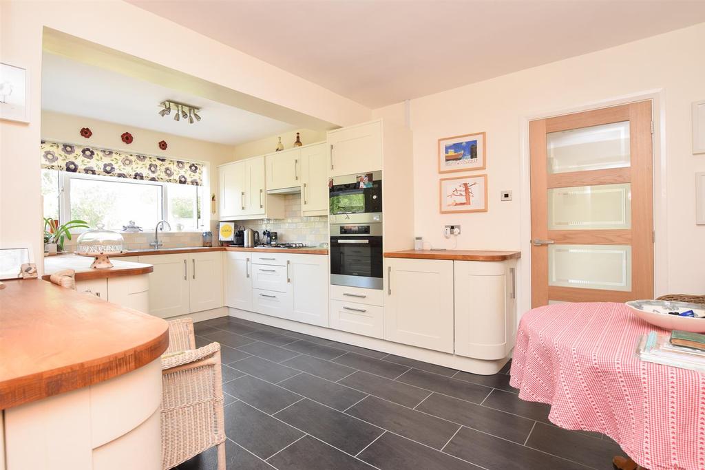 Gillsmans Park, St. LeonardsOnSea 5 bed detached house £600,000