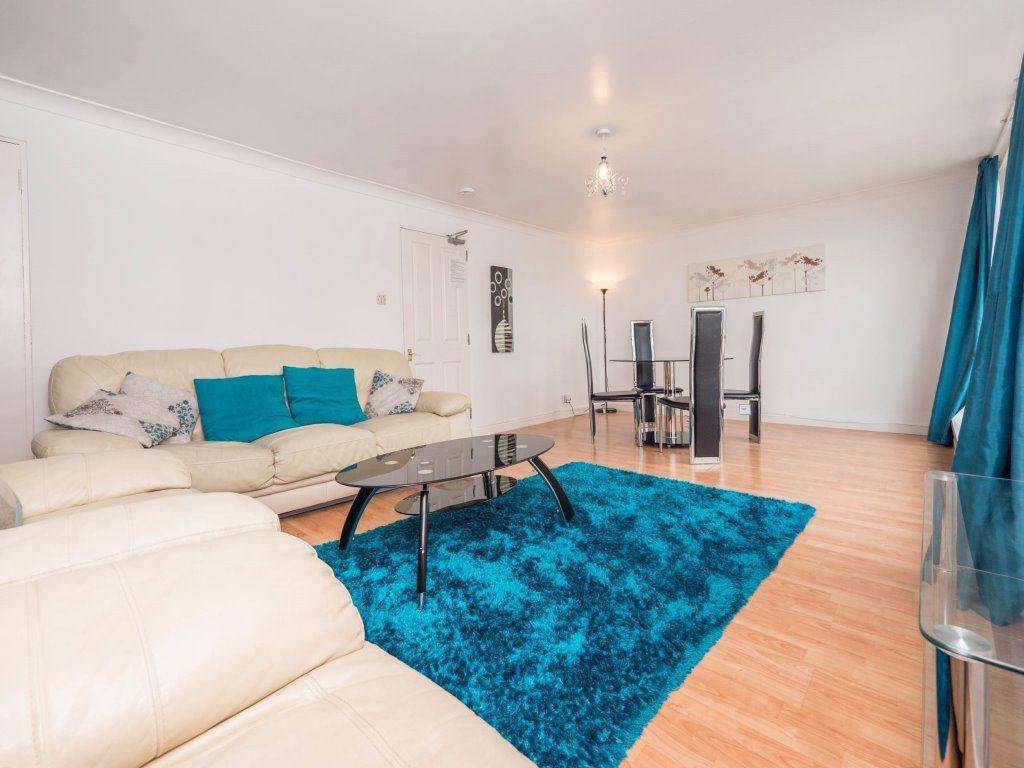 BEACH LANE, MUSSELBURGH, EH21 6LA 3 bed flat £1,050 pcm (£242 pw)