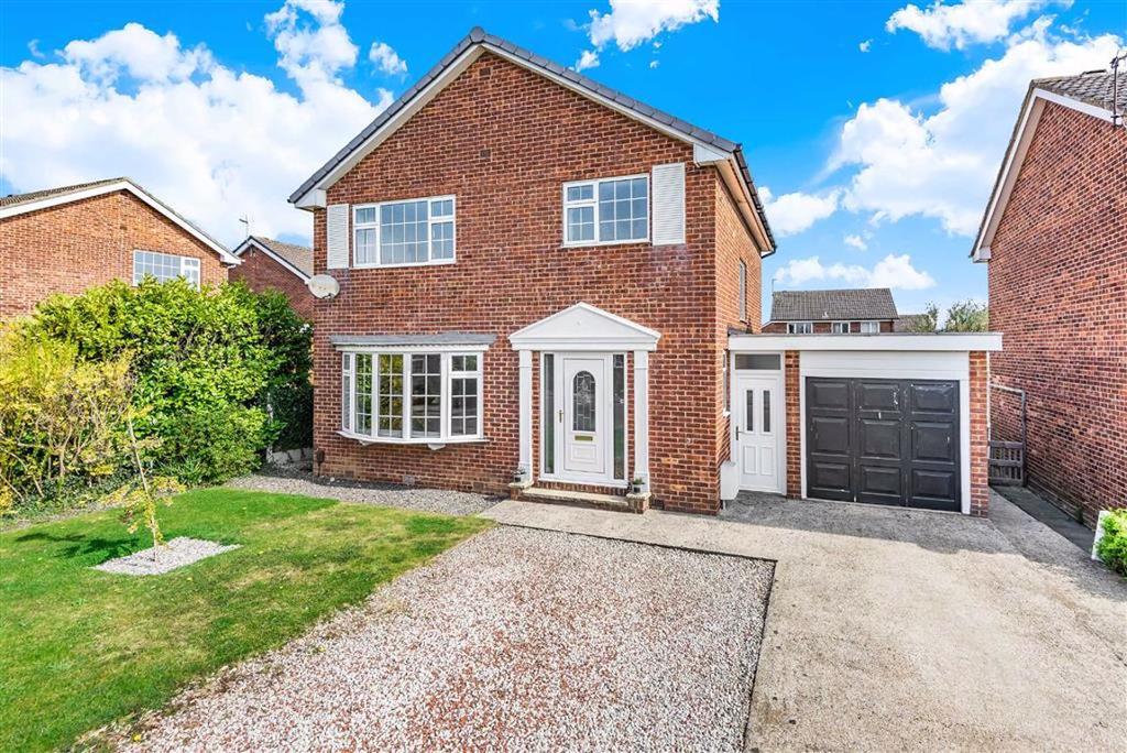 Masham Close, Harrogate, North Yorkshire 3 bed detached house £385,000