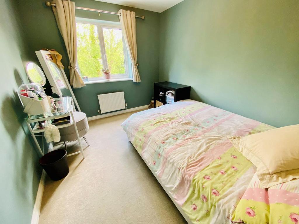 Bed2.jpg