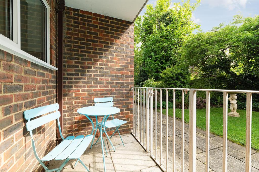 Lane, Cheam, Sutton 1 bed house £300,000