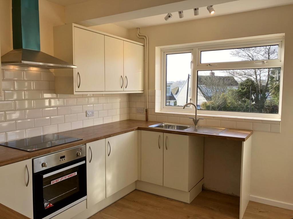 Ash Grove, Killay 2 bed semidetached house £700 pcm (£162 pw)