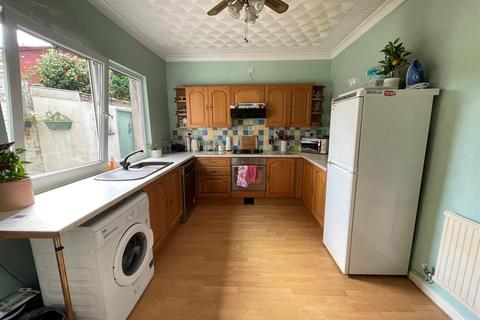 27 Bridge Street, Llangennech, Llanelli, SA14 8TW
