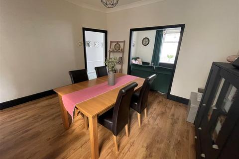 27 Bridge Street, Llangennech, Llanelli, SA14 8TW