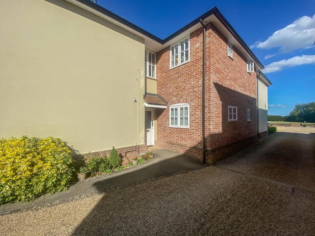 Hinton Way Great Shelford 2 bed flat £1,250 pcm (£288 pw)