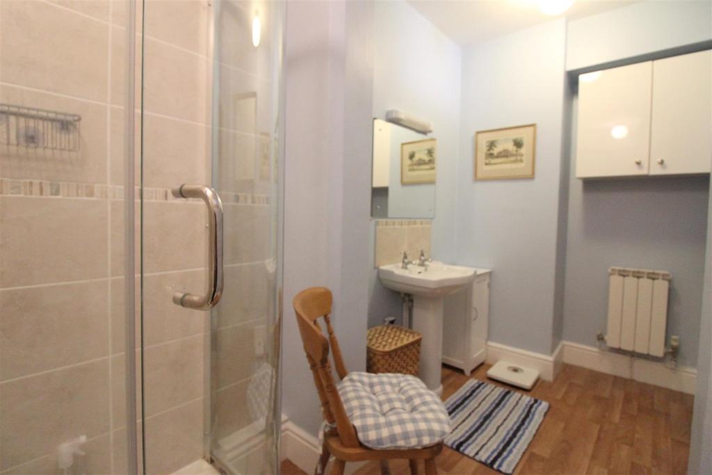Bathroom 3.JPG