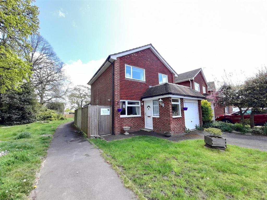 Farnhurst Road, Barnham 3 bed detached house £375,000