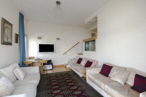 146 The Water Gardens, London, W2 2DE