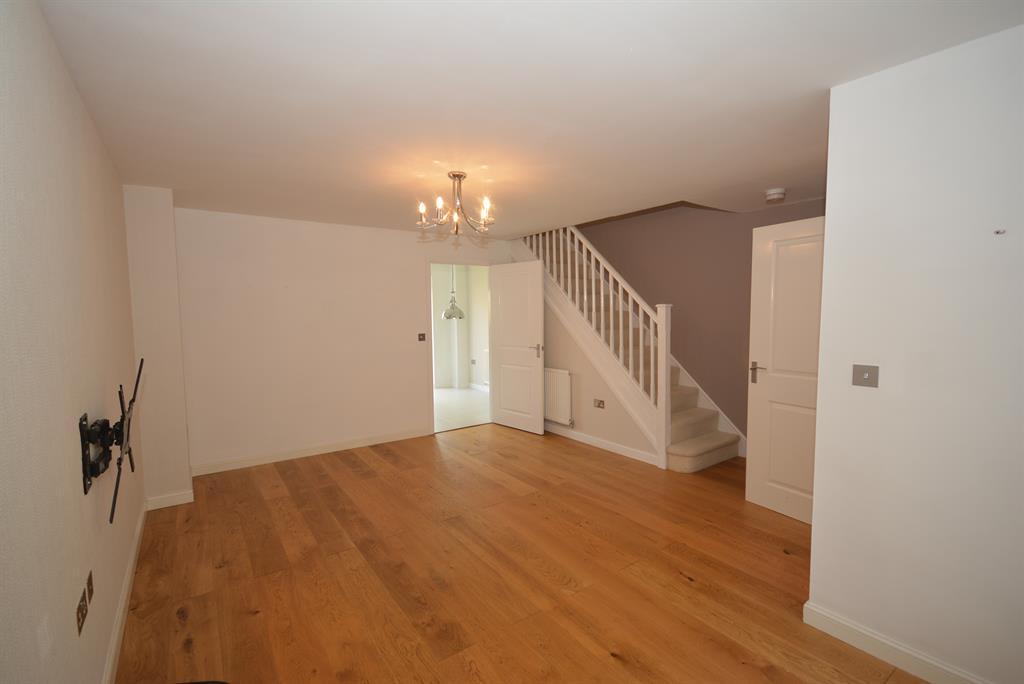 Askew Way, Chesterfield, S40 2FG 3 bed townhouse £750 pcm (£173 pw)