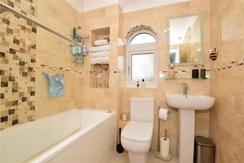 6 Alder Close, Laindon, Basildon, SS15 4AA