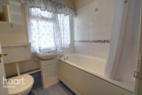 10 Exeter Walk, Rochester, ME1 2XF