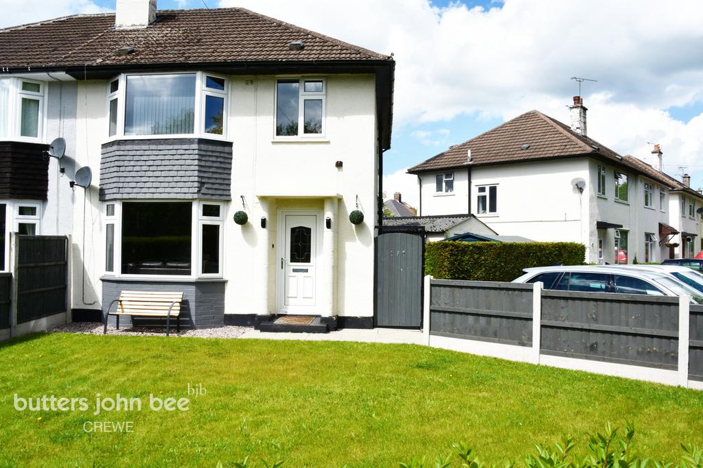 Lime Tree Avenue, Crewe 3 bed semidetached house £140,000