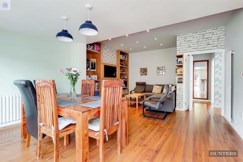 26 Tolworth Gardens, Romford, RM6 5TH