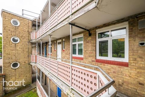 Flat 20, Maxwell Court Dulwich Common, London, SE22 8NT