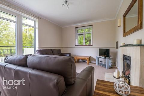 Flat 20, Maxwell Court Dulwich Common, London, SE22 8NT