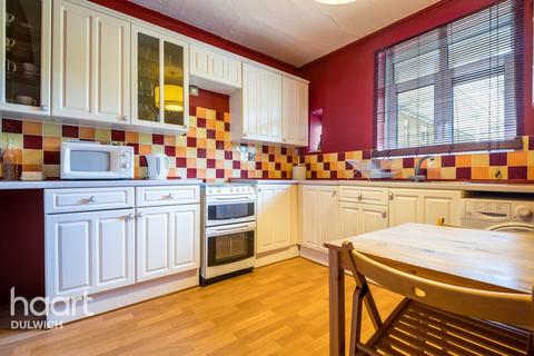 Flat 20, Maxwell Court Dulwich Common, London, SE22 8NT