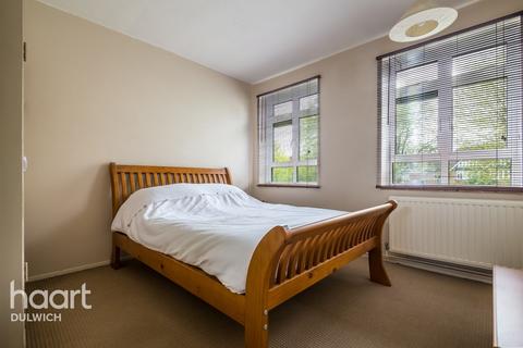 Flat 20, Maxwell Court Dulwich Common, London, SE22 8NT