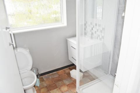 2 bedroom semi-detached house to rent, Byward Avenue, TW14