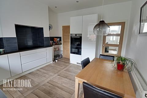 40 Aldwarke Road, Parkgate, Rotherham, S62 6BZ