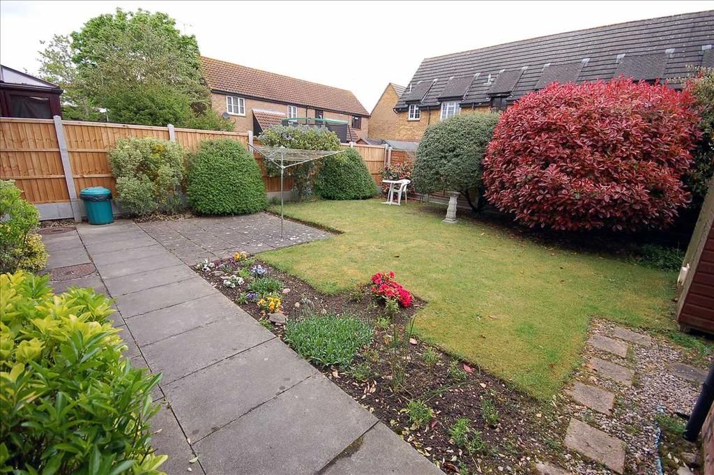 Hopkins Mead, Chelmsford 3 bed house £395,000