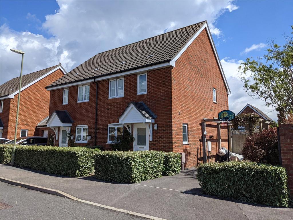 Westland Drive, LeeOnTheSolent... 3 bed semidetached house £325,000