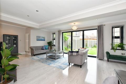 5 bedroom semi-detached house for sale - Wincanton Gardens, Barkingside, Ilford, Essex