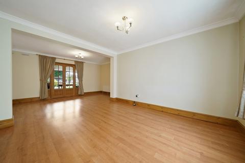 5 Townholm Crescent, London, W7 2LY