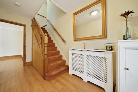 5 Townholm Crescent, London, W7 2LY
