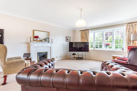 4 Aldeburgh Close, Emmer Green, Reading, RG4 8UT