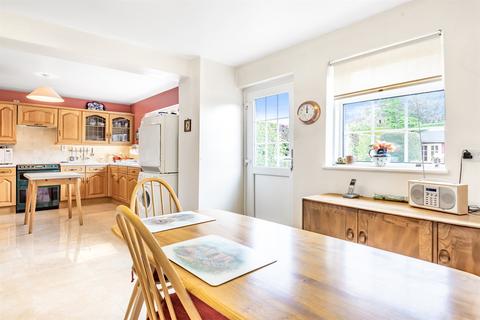 4 Aldeburgh Close, Emmer Green, Reading, RG4 8UT
