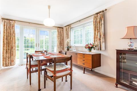 4 Aldeburgh Close, Emmer Green, Reading, RG4 8UT