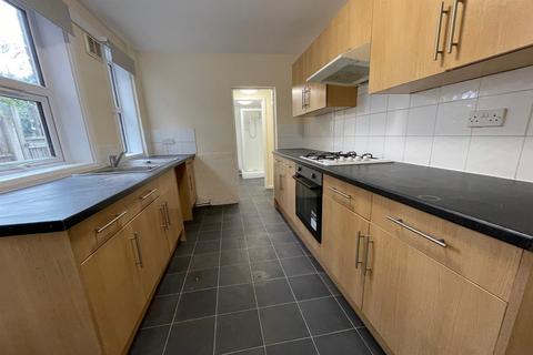 3 bedroom terraced house to rent, Wilkinson Avenue, Beeston, NG9 2NL